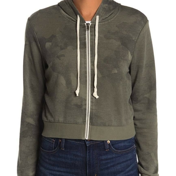 Alternative Cropped Camo Print Hoodie - Picture 4 of 11